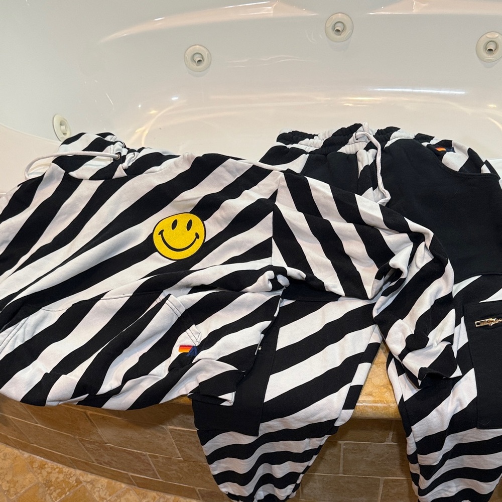 LIMITED EDITION AVIATOR NATION sweatsuit. Hoodie AND pants both size SMALL